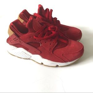 Women size 7.5 nike huarache